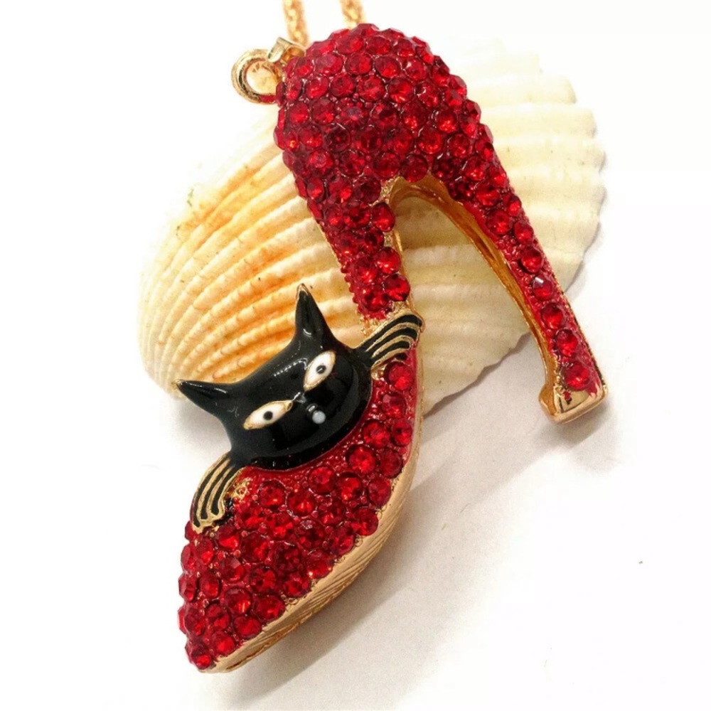 NWT  CAT NECKLACE